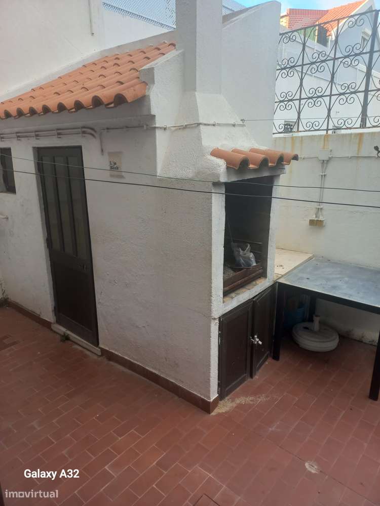 Excelente moradia centro Costa Caparica-22