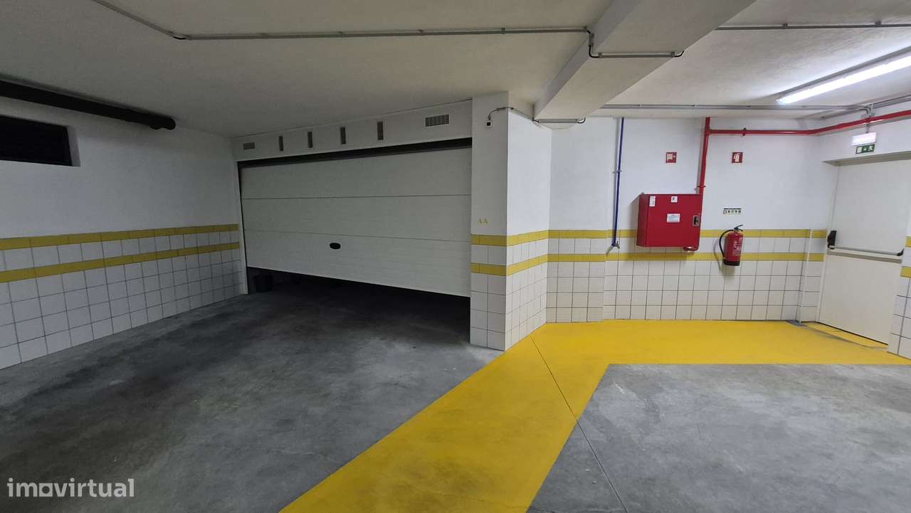 T3 Recuado no último piso, com terraço de 77,35m2 e garagem fechada-22