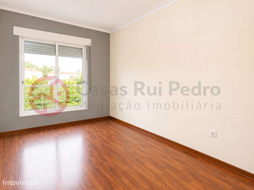 Moradia T3+1 na Sobreda, Vale Flores de Baixo-7