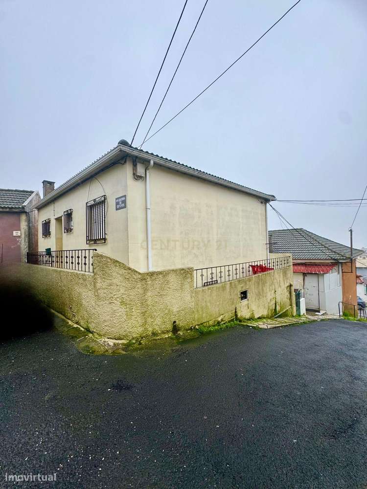 Camarate - Prédio de 2 andares de utilização independente - Grande imagem: 2/21