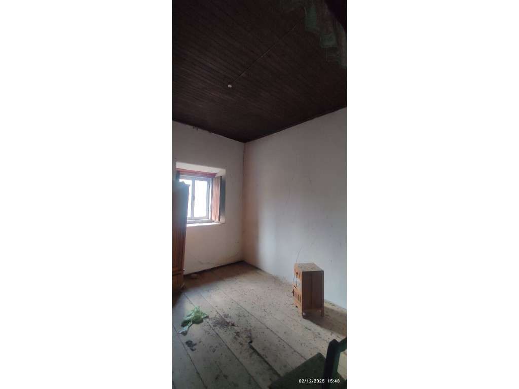 Casa para restauro com 6000m2 de terreno, localização única entre a...-6