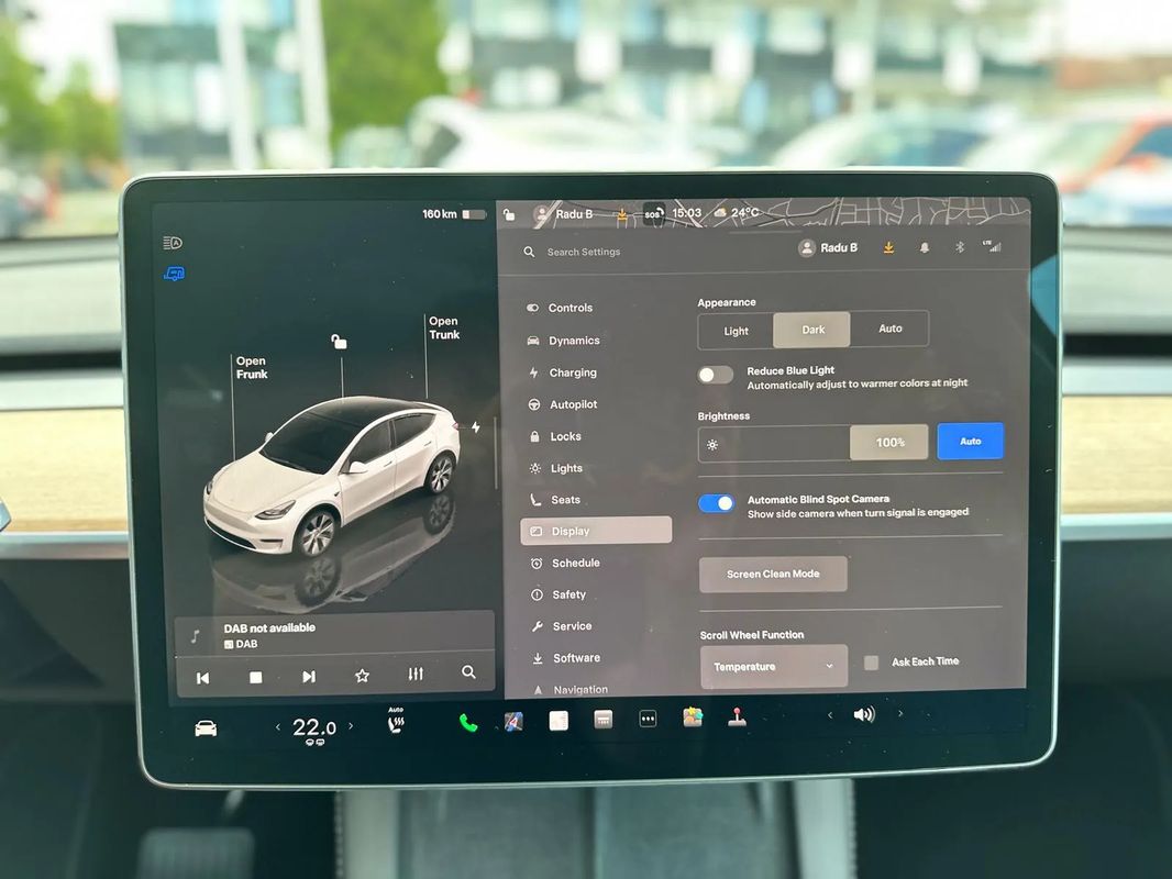 Tesla Model Y Long Range Dual Motor AWD - 18