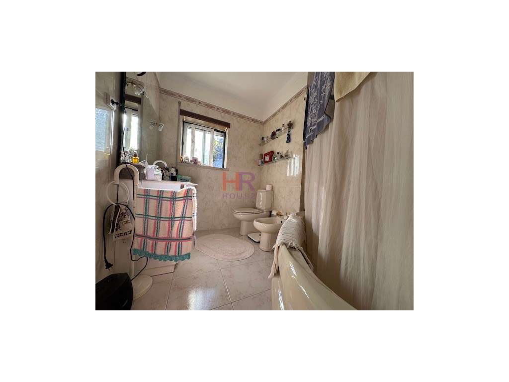 VENDE-SE MORADIA T4+1 COM PISCINA AQUECIDA E GARAGEM.-41