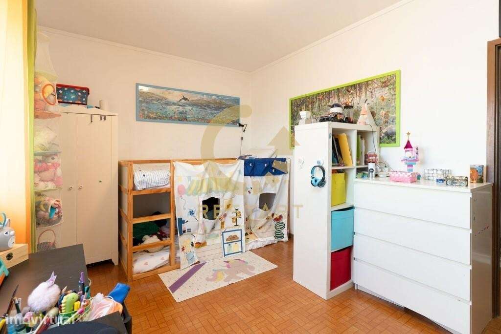 T2 - Parcialmente Renovado - Localização Premium - Vila Nova de Gaia-17