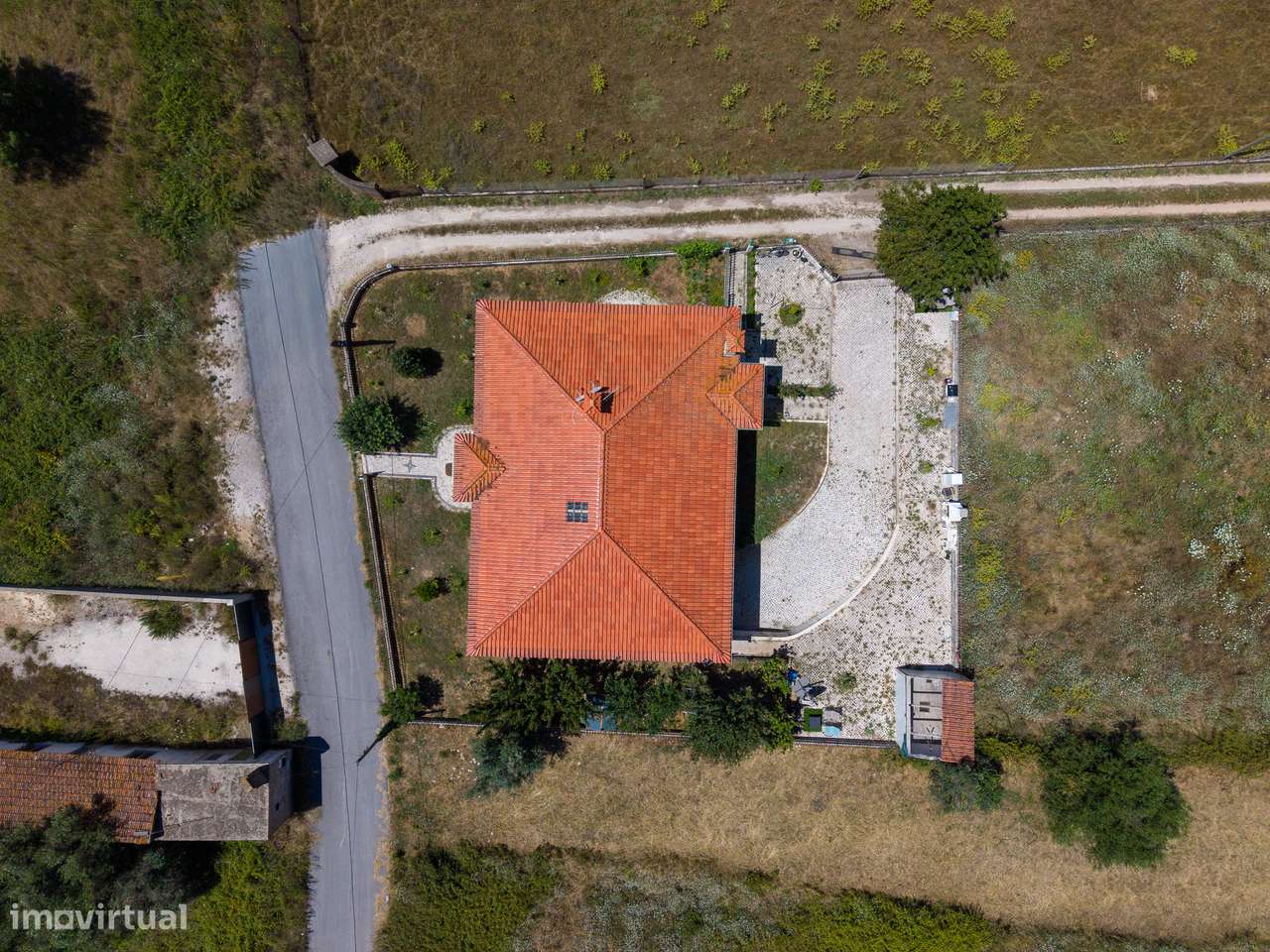 MORADIA T4 C/ GARAGEM FECHADA | MINDE - ALCANENA-1