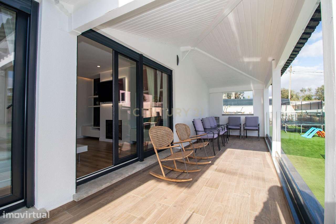 Vivendo o Sonho: Luxuosa Moradia T5 em Albarraque com Espaço de Lazer-24