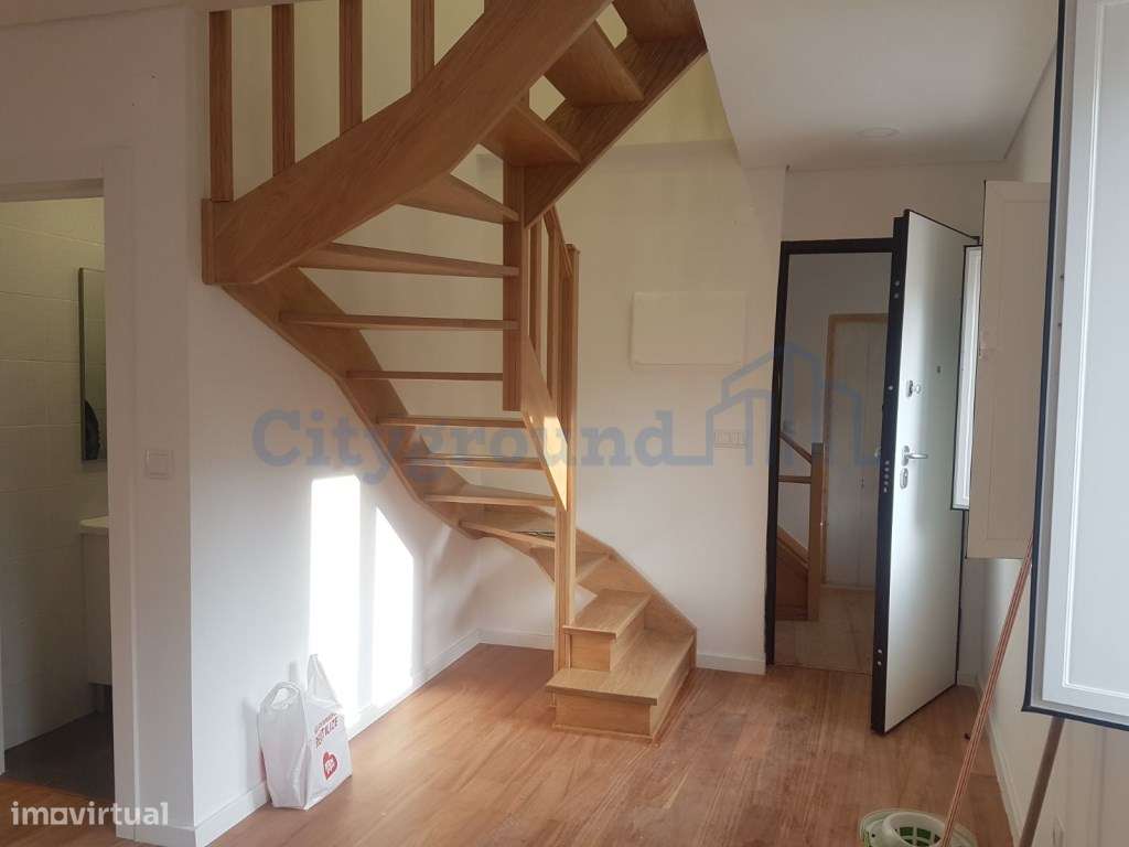 Apartamento T3 Duplex com vista rio-11