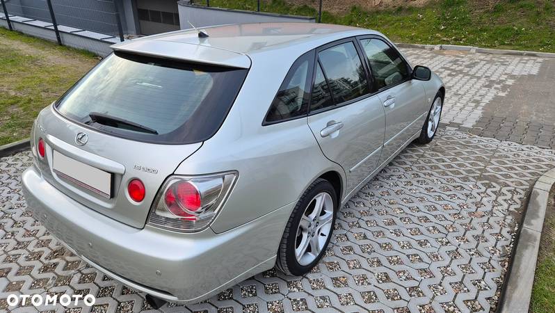 Lexus IS 300 Sport Cross - 15