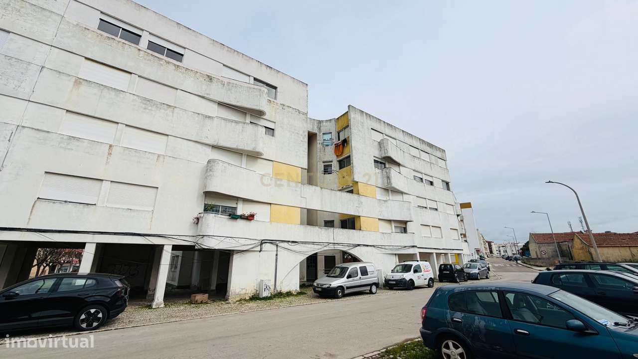 Apartamento T4 com Varanda e Arrecadação, no Centro do Pinhal Novo-29