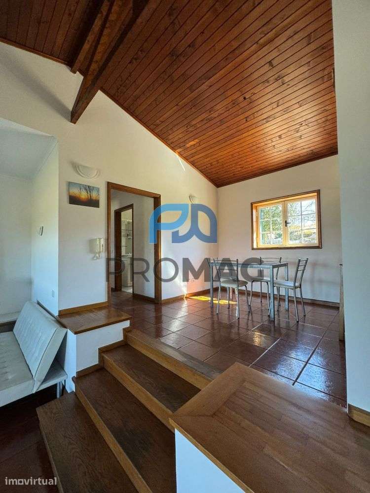 Moradia com excelente área, piscina e plena privacidade-42