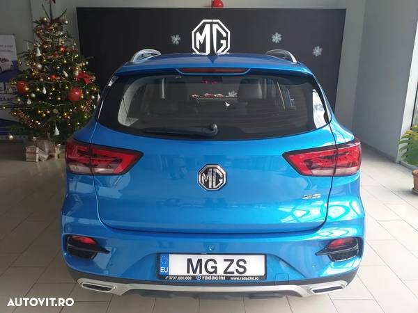 MG ZS - 6