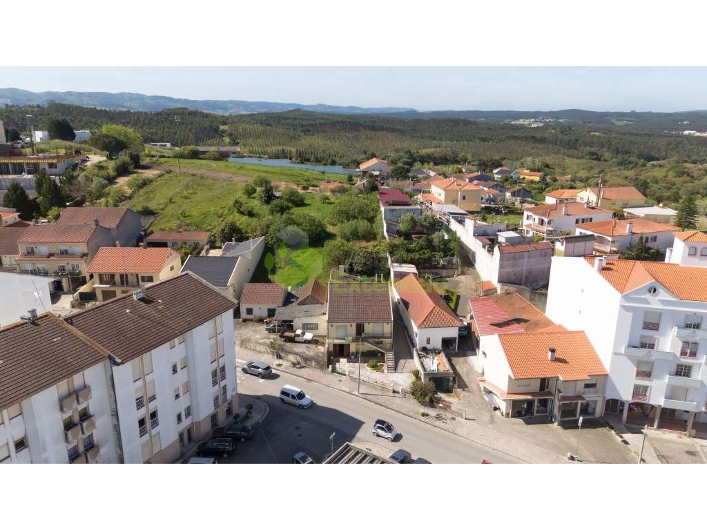 Moradia T3, com Terreno de 1080 m2, no Centro da Vila do Cadaval, c...-51