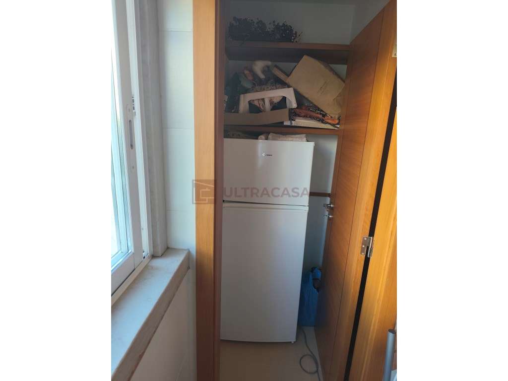 Vende-se Moradia V4 renovada com terraço, churrasqueira e horta a 5...-9