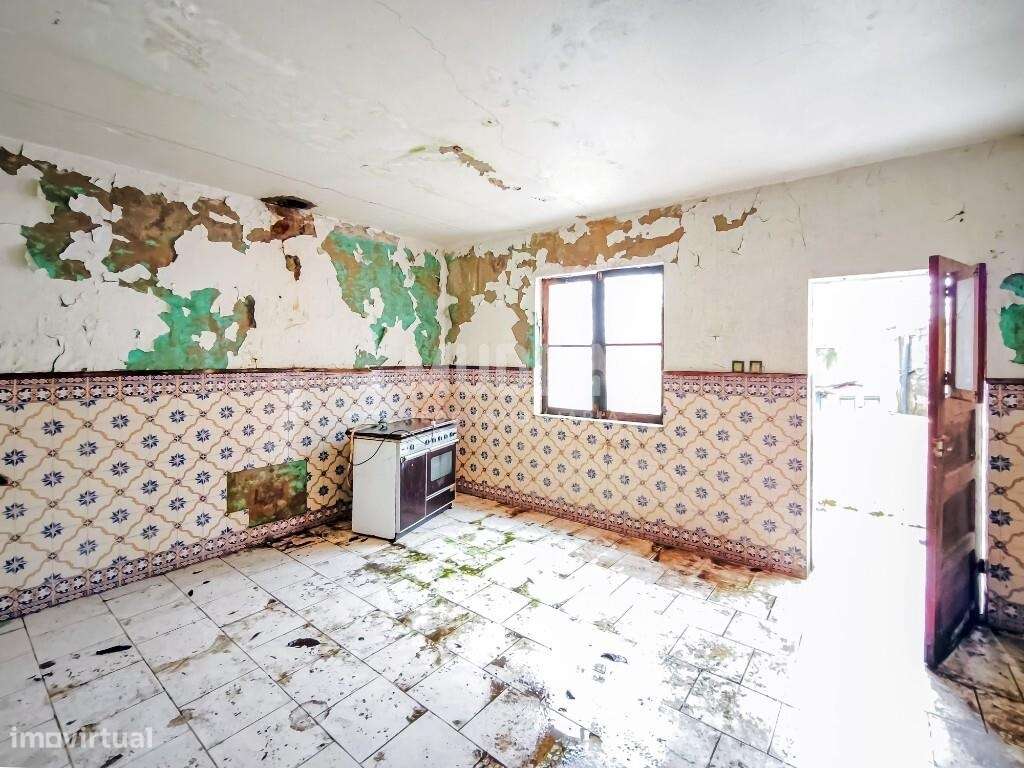 Moradia T2+1 para restauro a 10min Aveiro-7