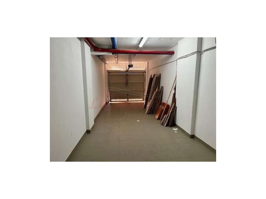 Apartamento T3+1 em Casal de Cambra-39