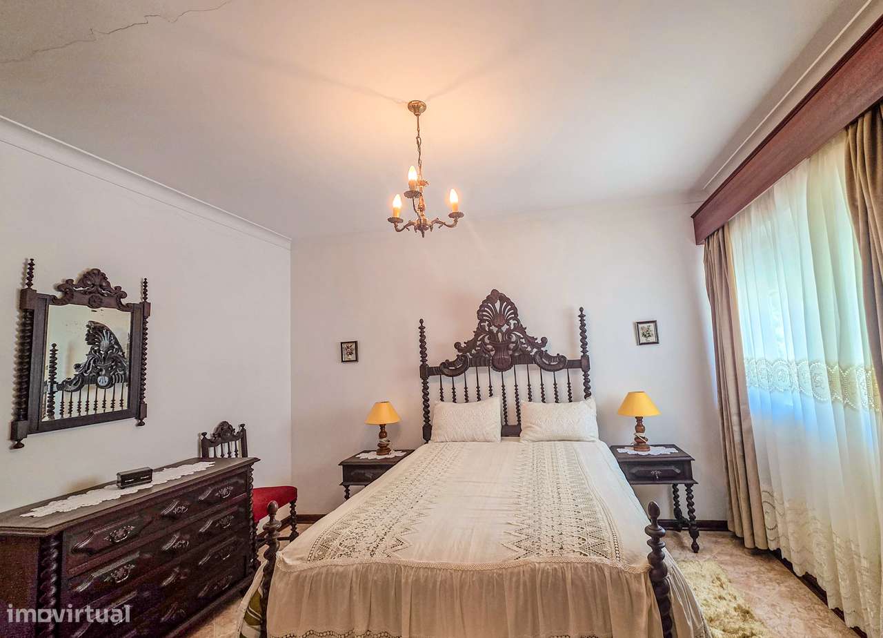Moradia T5 em Darque com Jardim, Garagem e Anexo-15