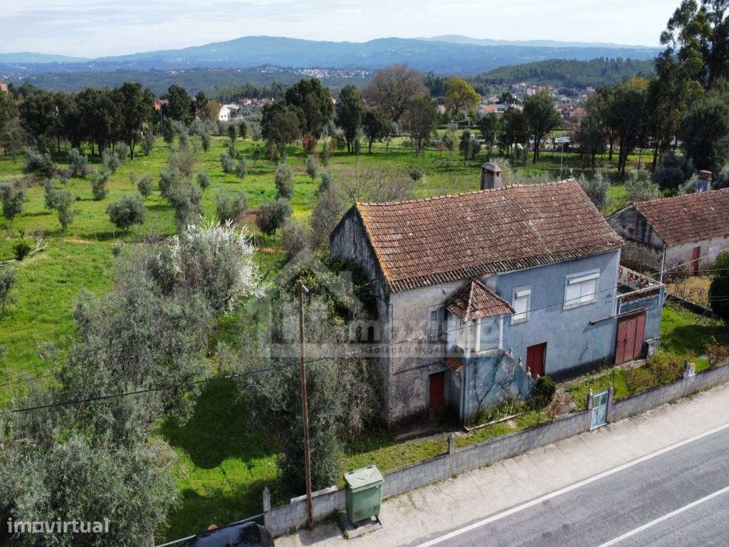Moradia com terreno e anexos em Figueiró dos Vinhos - Grande imagem: 2/38