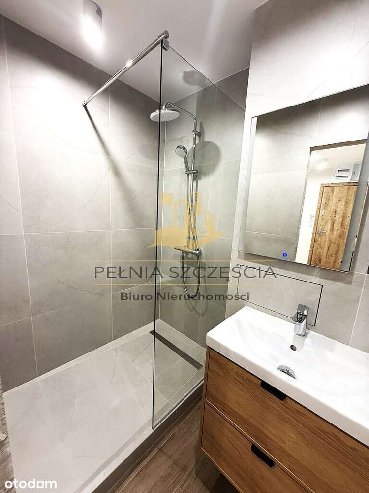 Topowa Lokalizacja ul. Komandorska 2 pok Piwnica-8