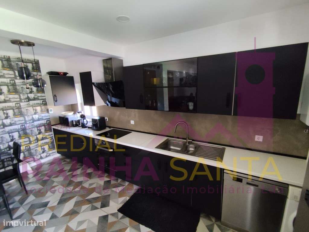 Moradia isolada T4 renovada com 4800 m² de terreno em Amiais de Cim...-16