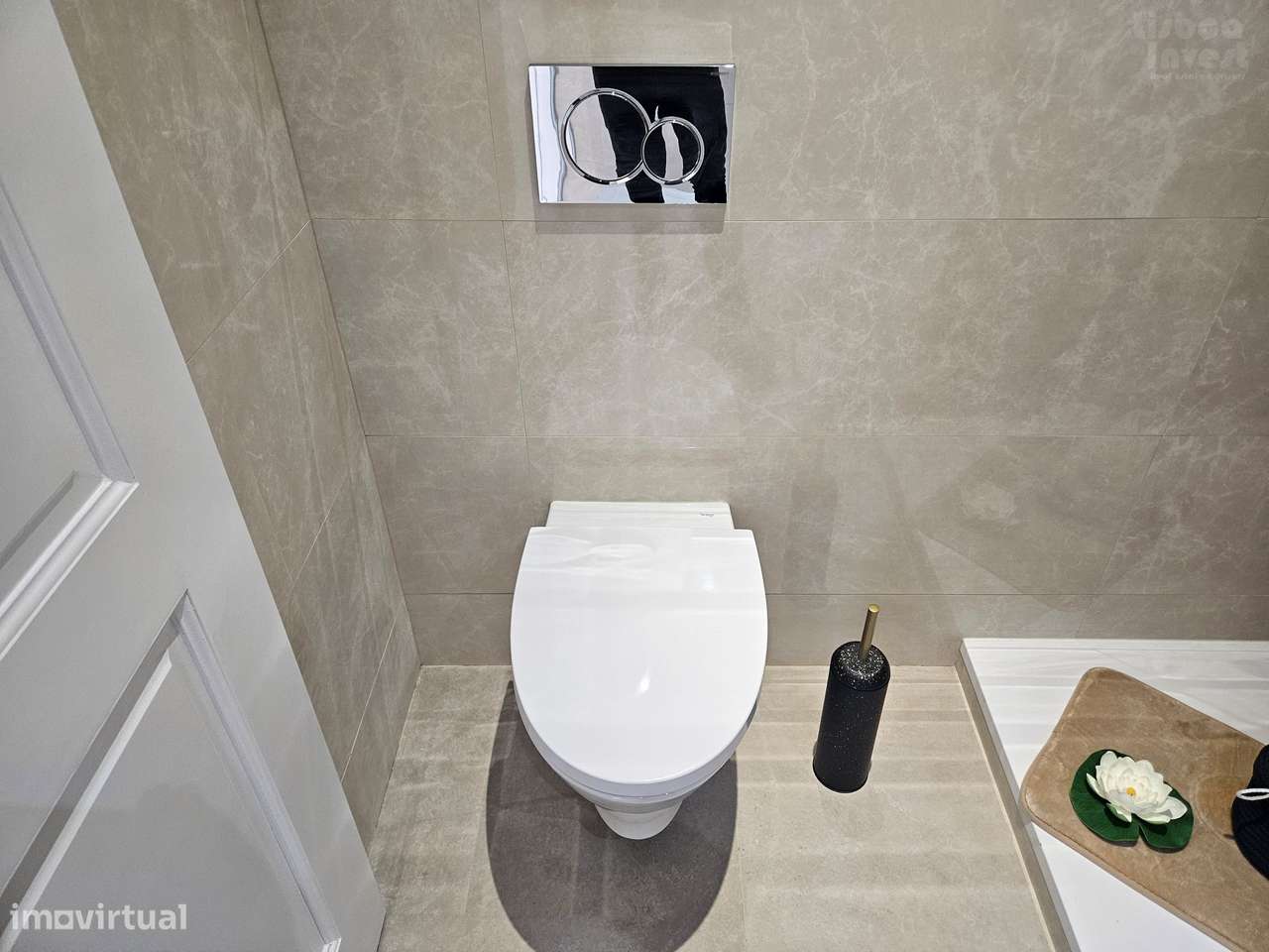 Vendo T2 Remodelado Santa Apolonia com Varanda e vista Rio-13