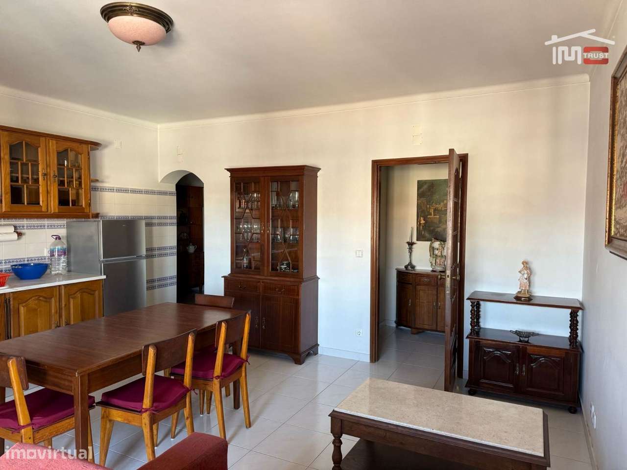 APARTAMENTO T1 TOTALMENTE MOBILIADO COM ELEVADOR VARANDAS E PARQUEA... - Grande imagem: 3/13