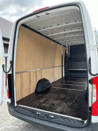 Mercedes-Benz Sprinter - 9