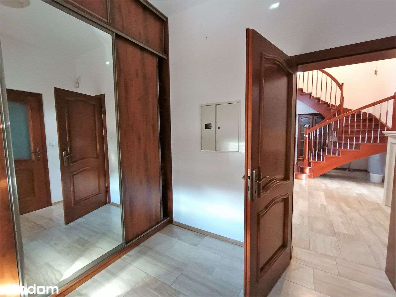 Dwa domy  z osobnymi wejściami połączone zimowym ogrodem-7