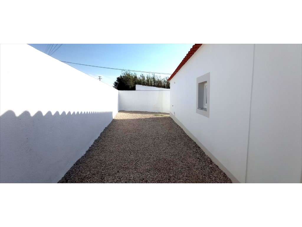 MORADIA RENOVADA T1+1 COM LOGRADOURO E ESTACIONAMENTO A 20 MINUTOS ... - Grande imagem: 3/20