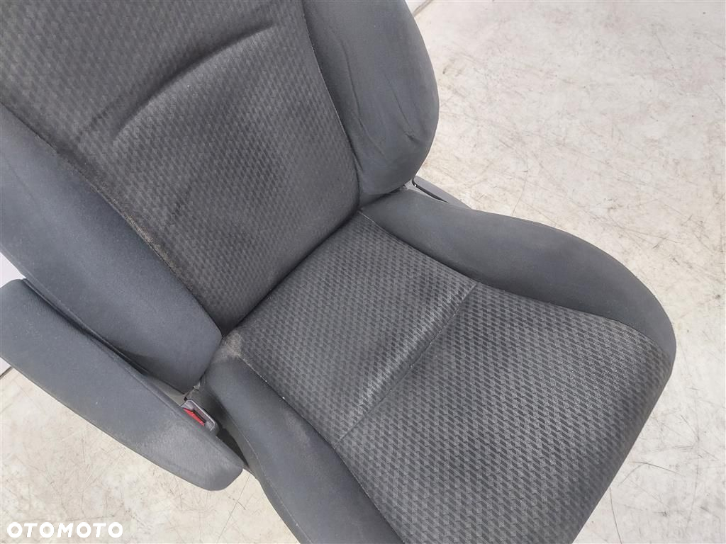 Fotele komplet FOTEL KIEROWCY PASAZERA Toyota Verso-S WELUR  2010-2015 R - 6