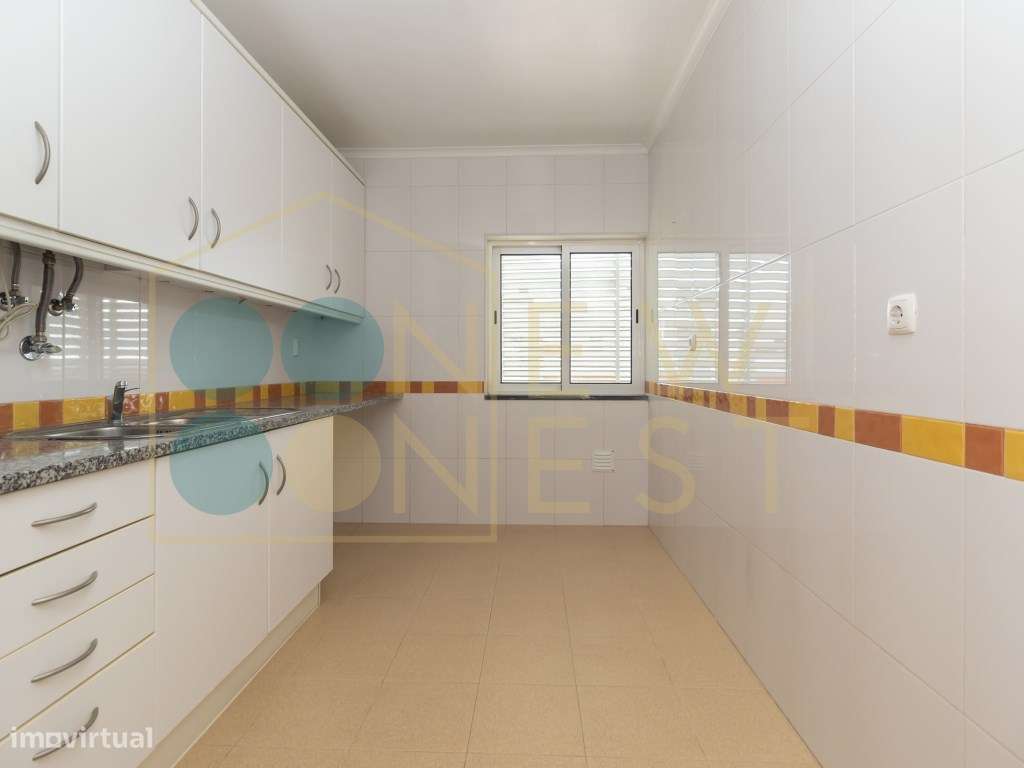 Apartamento T2 com elevador, parqueamento e arrecadação nas Manteig...-4
