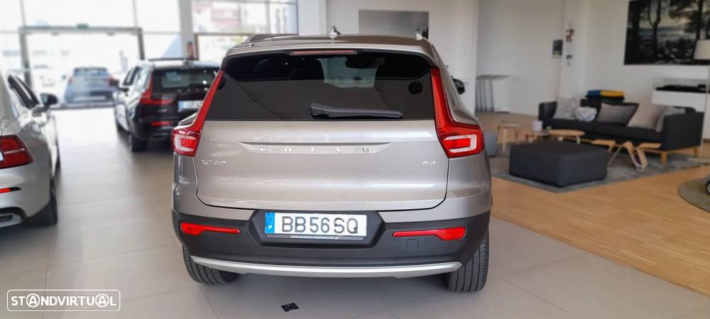 Volvo XC 40 2.0 B4 Momentum Plus - 6