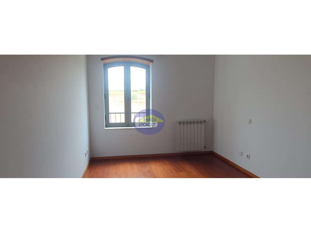 Apartamento T3 em Oliveira do Douro-8