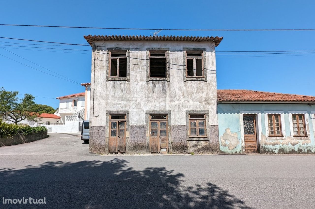 Terreno com Projeto Aprovado p/ 3 apartamentos em Oliveira de Azeméis