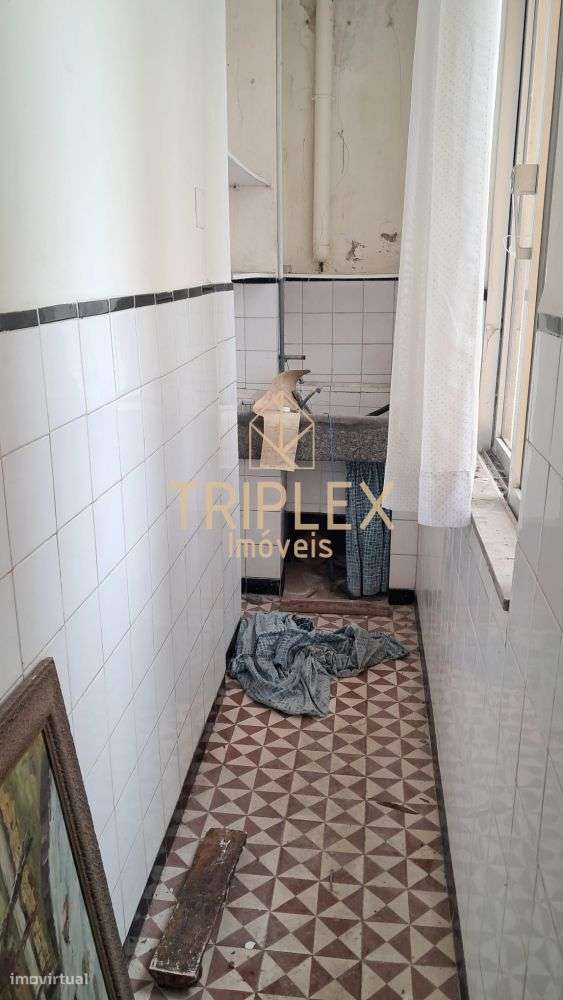 Moradia T6 para recuperar - Avª Afonso Henriques-24