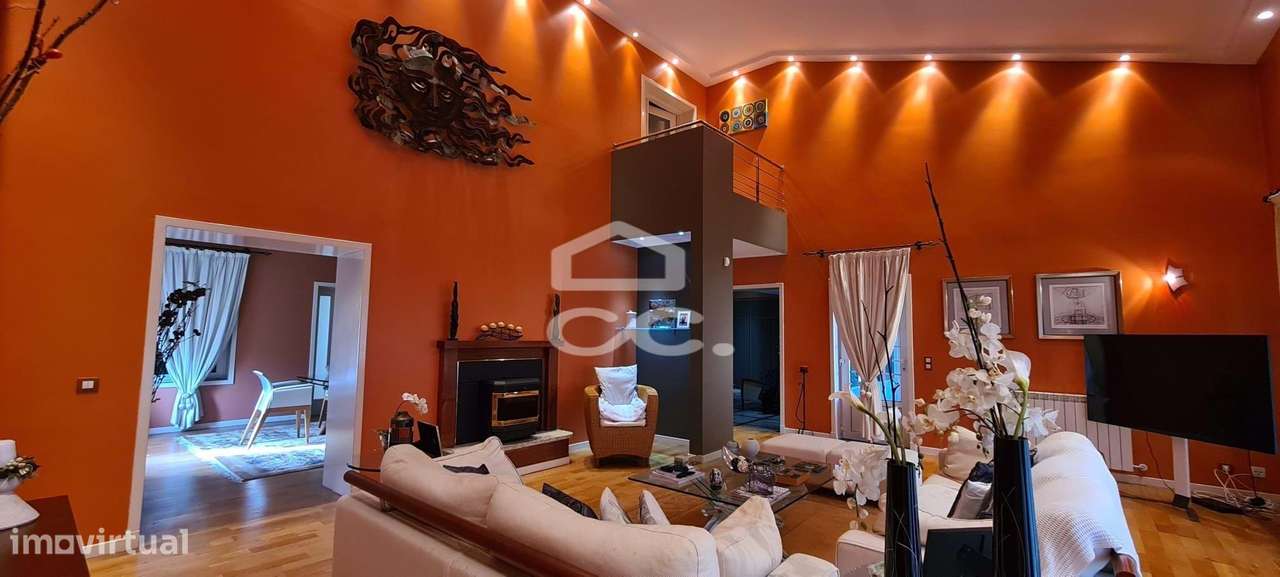 Vivenda de 1226m2 Repleta de Conforto e Sofisticação a 5 minutos do ce - Grande imagem: 4/52