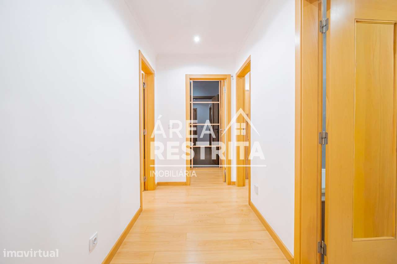 Apartamento T3 com parqueamento e varanda no Parque Luso em Corroios-23