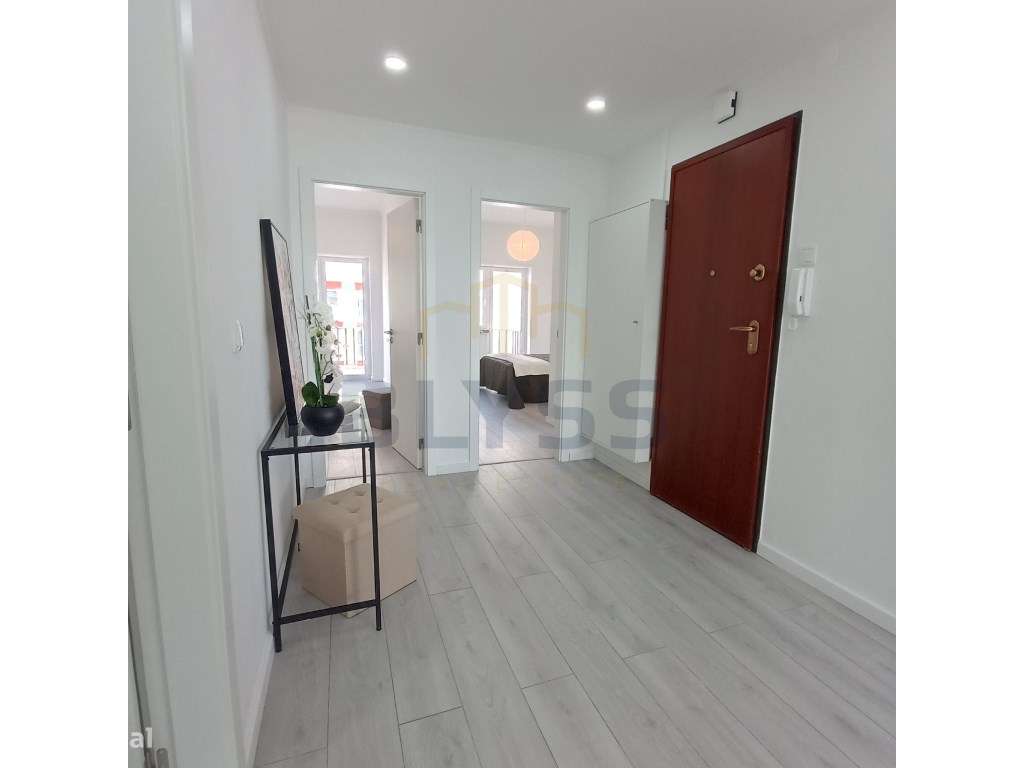 Apartamento T3, em Remodelação Total situado em Benfica, *Oferta da...-8