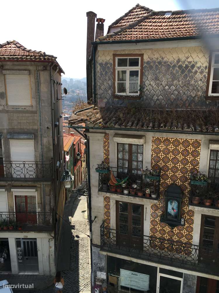 Vende-se Prédio para resuperar-11