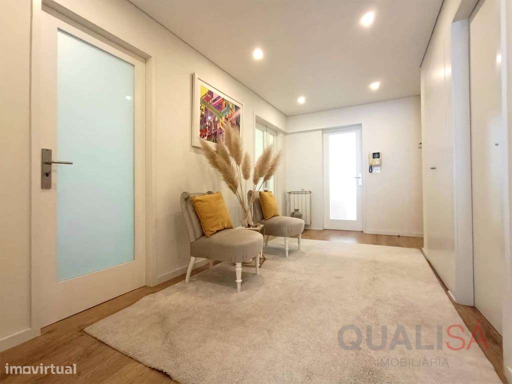 Apartamento T3 de gaveto com varandas, garagem fechada e excelentes...-17