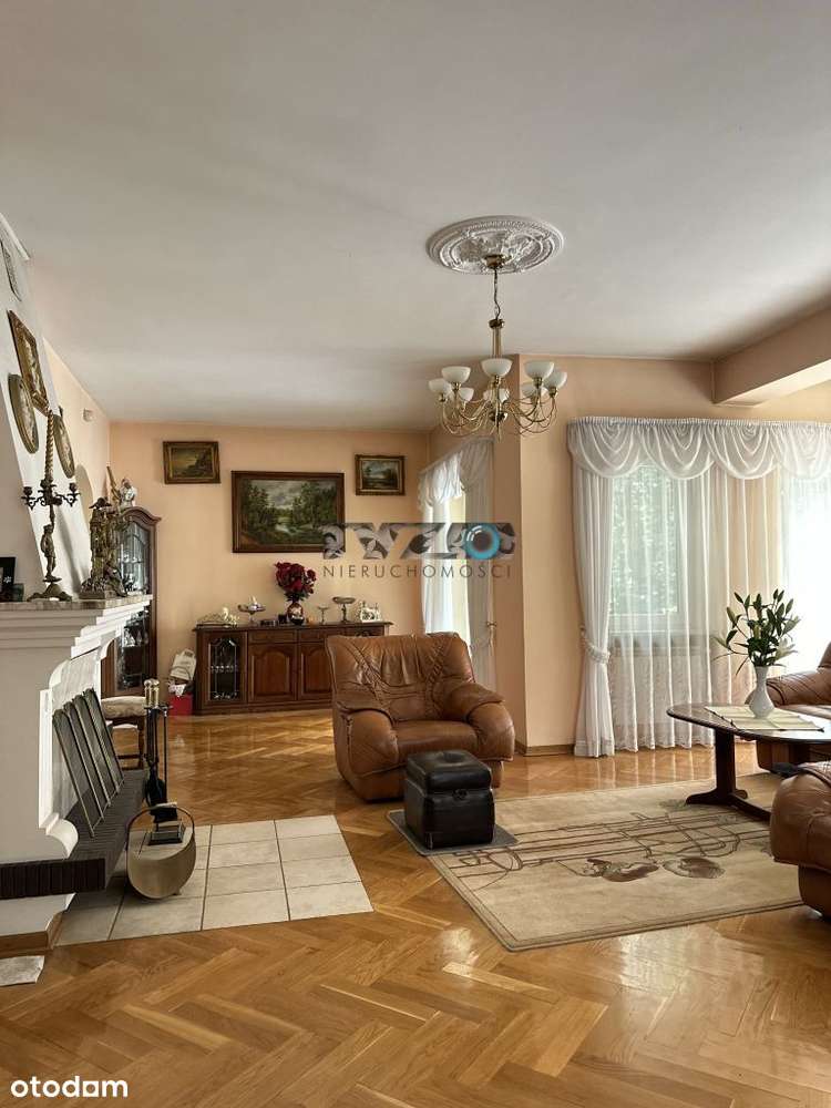 Okazały dom na zielonej i przytulnej działce-6