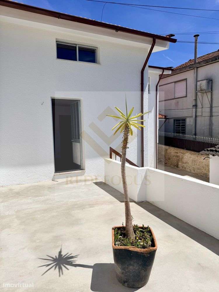 ​Moradia V5 Totalmente Restaurada no Centro de Escapães-23
