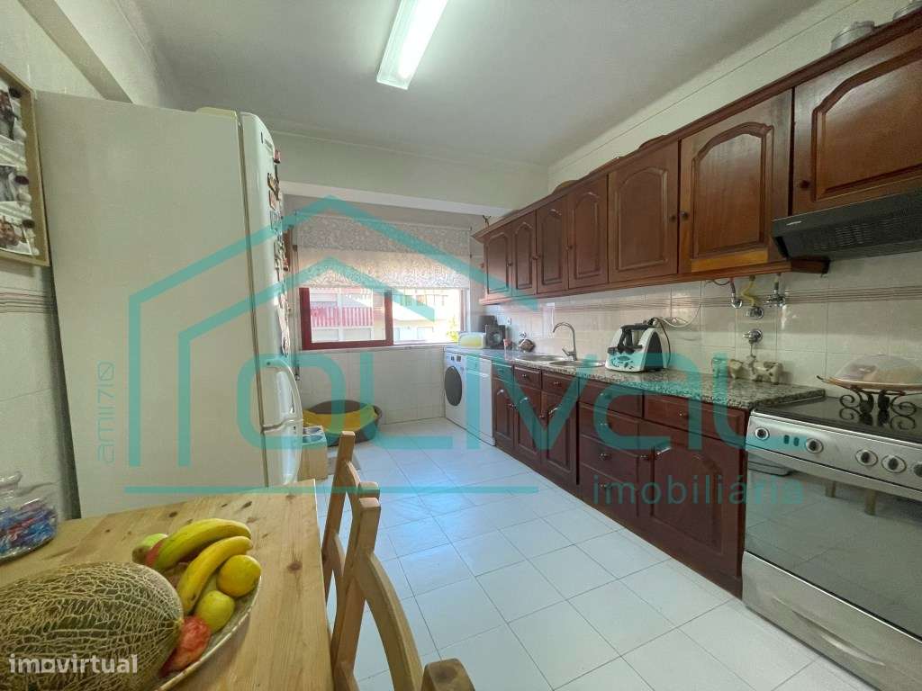 RESERVADO Apartamento T4 transformado em T3-15