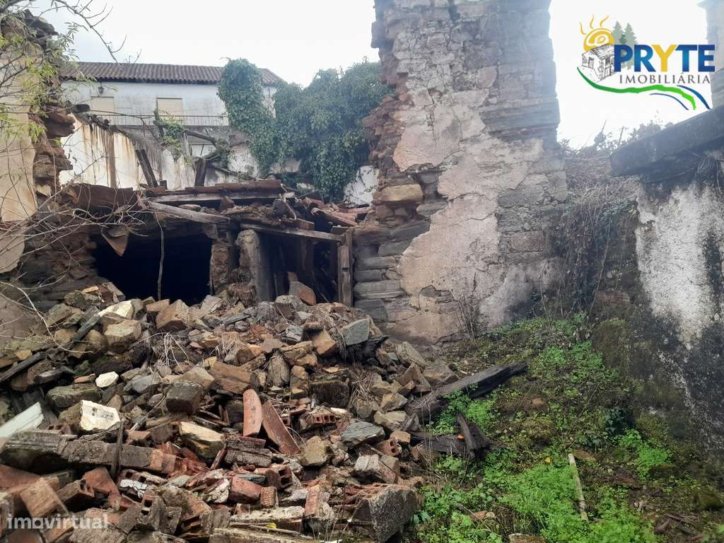 Moradia de tipologia T2 situada a 5 minutos da Vila da Sertã-37