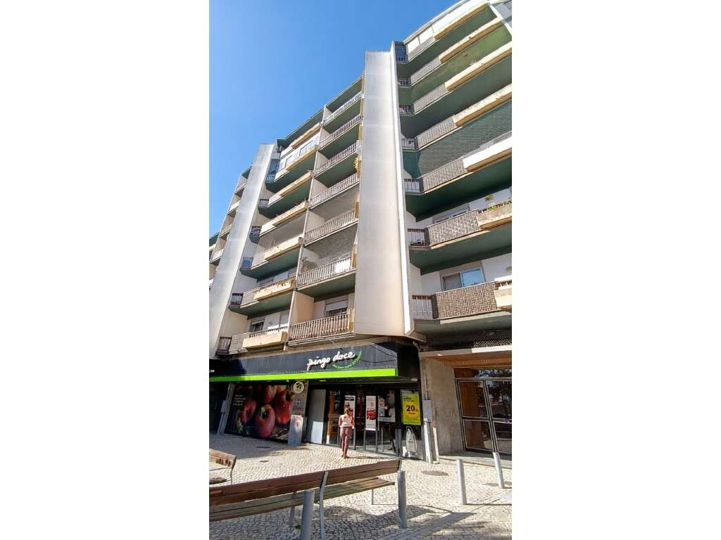 Apartamento T3 convertido em T2 - Paço de Arcos. Comboio.-28