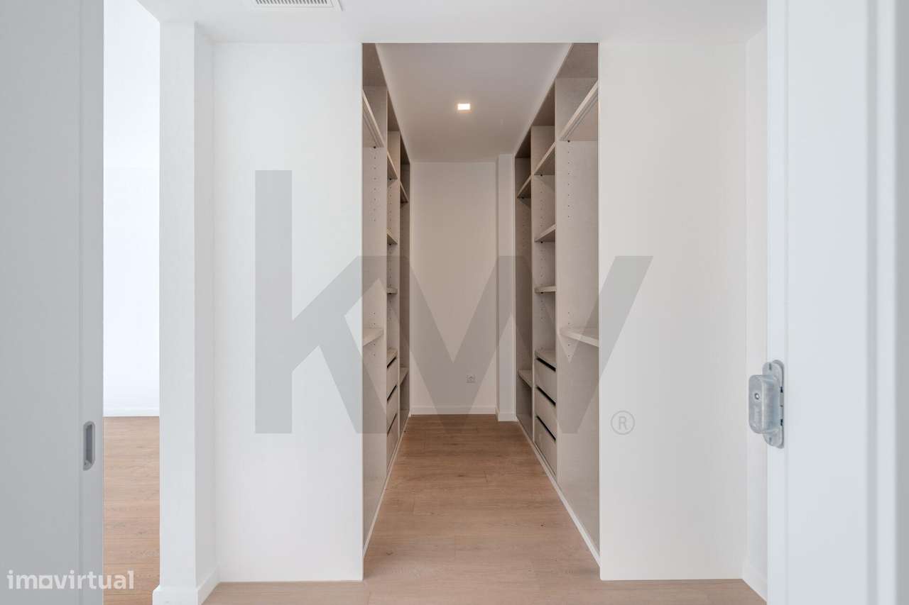 Moradia T4 (+1) em Condomínio Fechado em Cascais com jardim e piscina-19