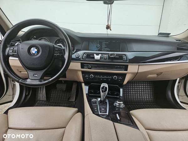 BMW Seria 5 525d xDrive - 10