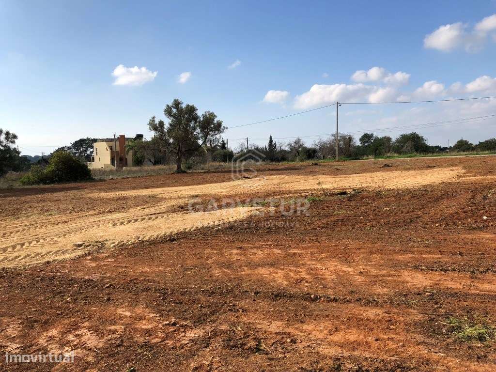 Terreno urbano a 5 minutos da Praia, Almancil, Algarve - Grande imagem: 3/14