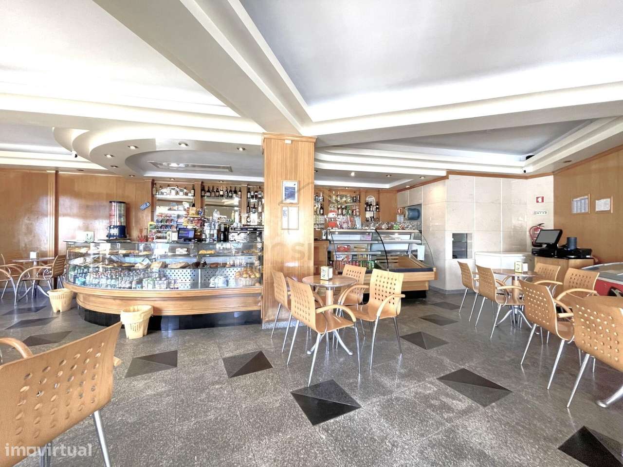 Loja com Café/Pastelaria em Funcionamento na Cova dos Vidros — Quinta-5