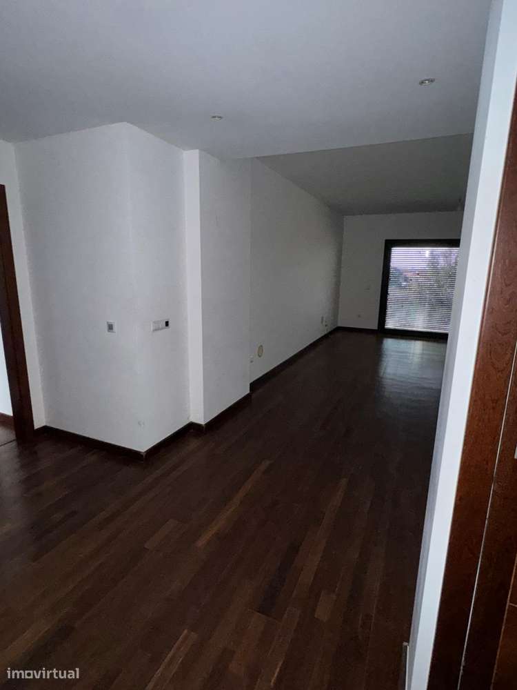 Imóvel de banco :T4 com varanda, garagem em Torres Vedras-35