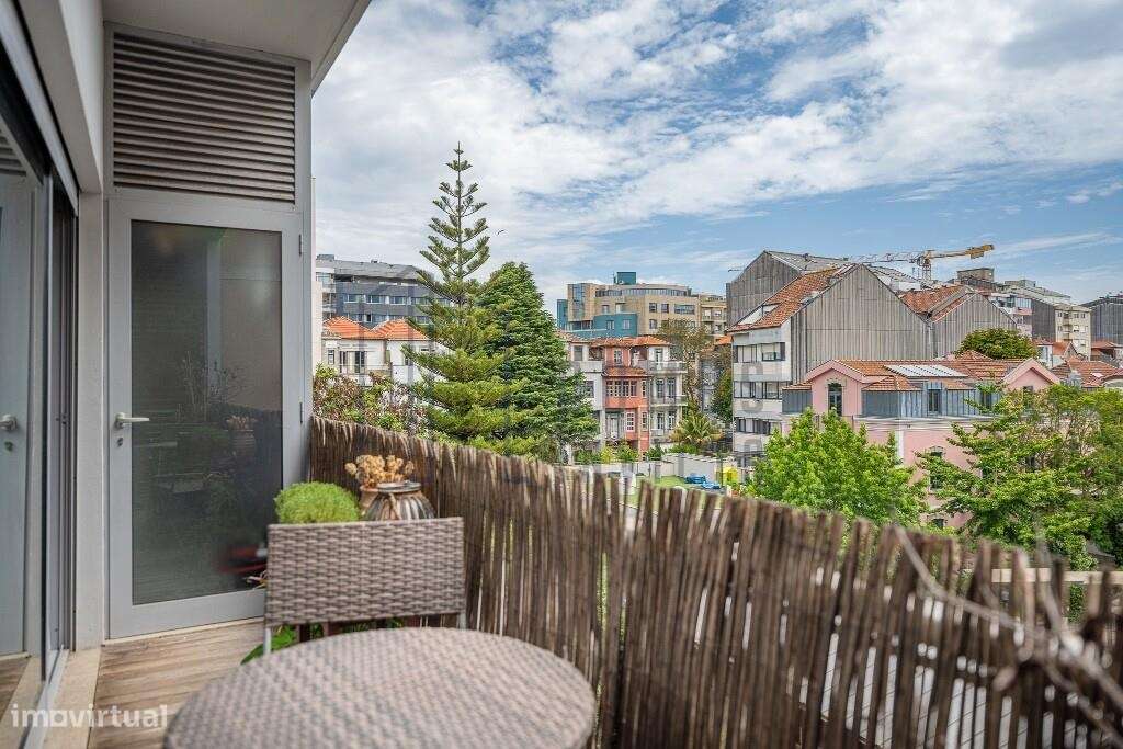 T2 remodelado com duas varandas e lugar de garagem | Zona da Boavista-6